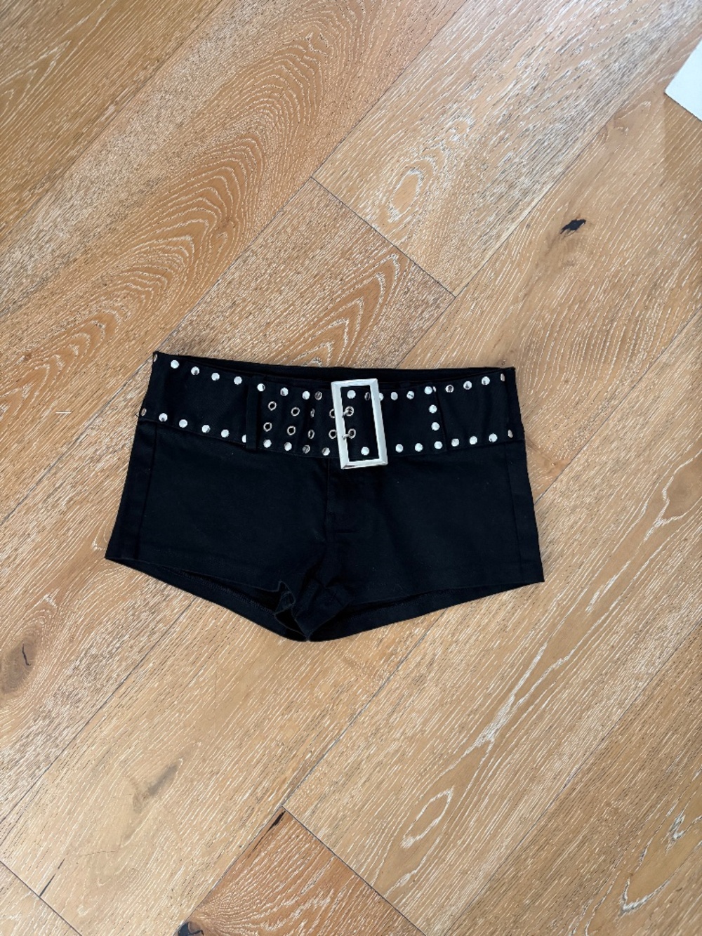 NWT edikted micro short